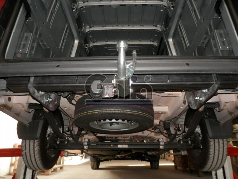 Фаркоп оцинкованный Galia V085C для Volkswagen Crafter фургон со ступенькой, одинарные колеса сзади 2017-(паспорт и сертификат в комплекте)(без электрики)