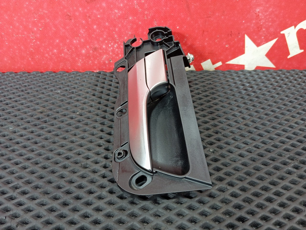 Ручка двери внутренняя левая