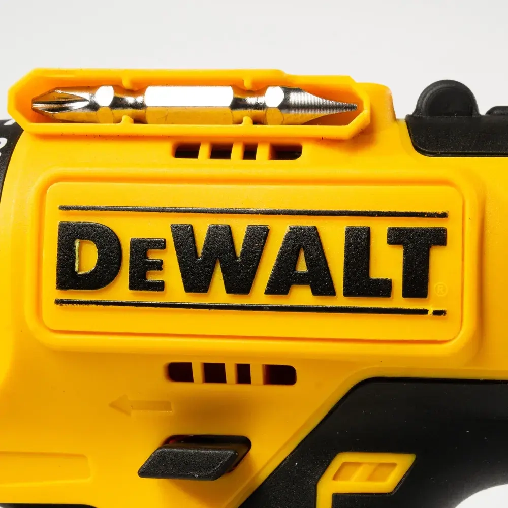 DeWalt Дрель-шуруповерт, 12 В, 28 Нм, 2 АКБ