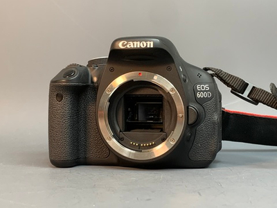Canon EOS 600D kit 18-55mm ll 7.278 Кадров