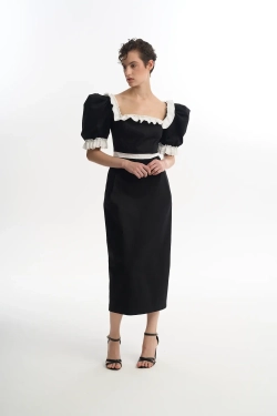 Платье-миди с вырезом каре и рукавами буф