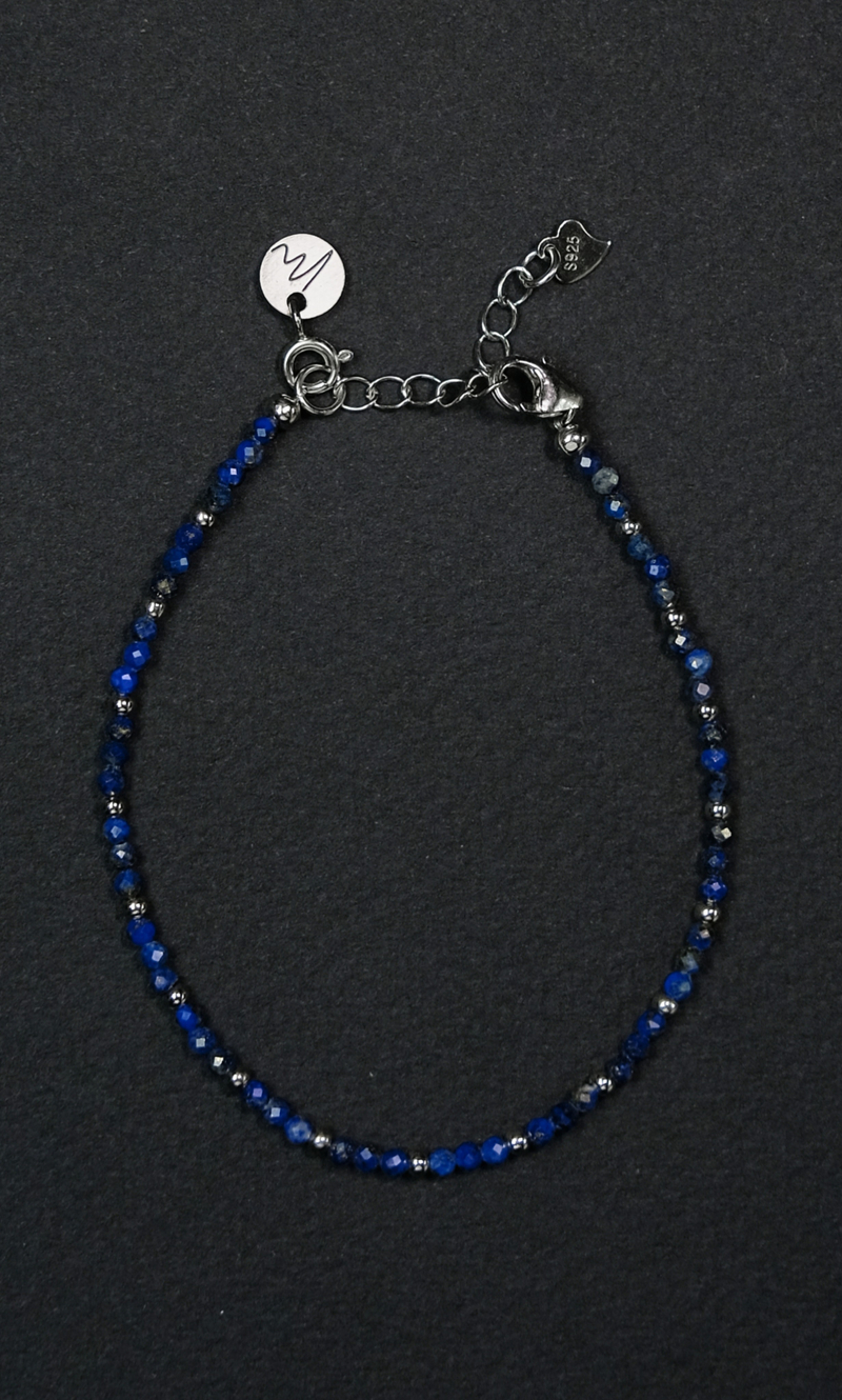 Браслет "Memo about Finance" из лазурита с серебряными бусинами на замочке