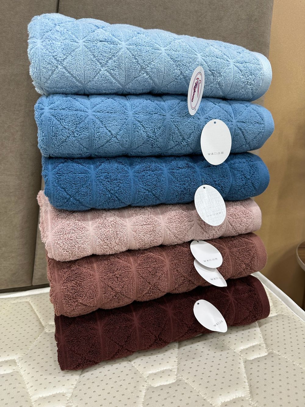 Пол Кит Бан ХАЙЛЮКС