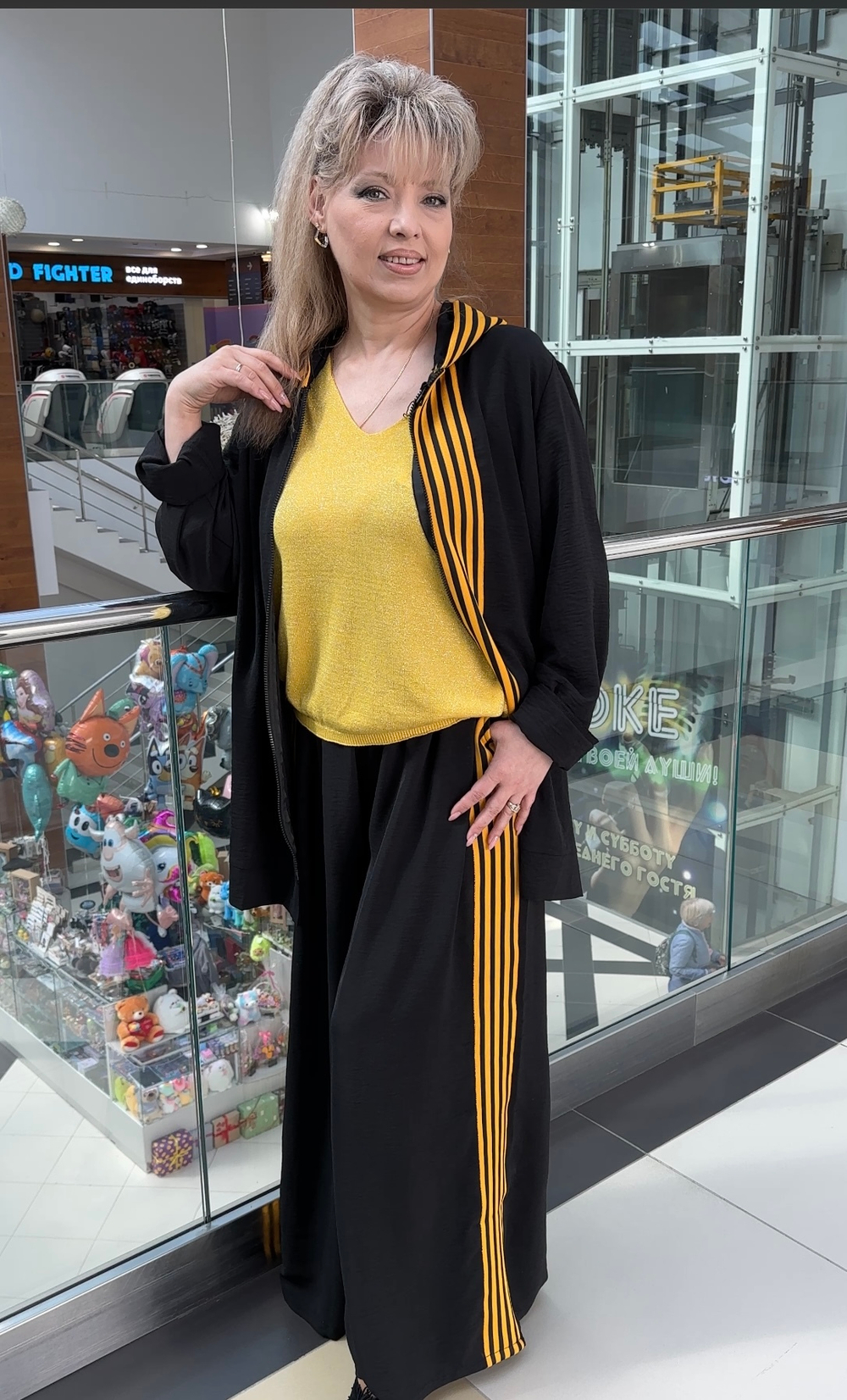 Трикотажный костюм с брюками-палаццо