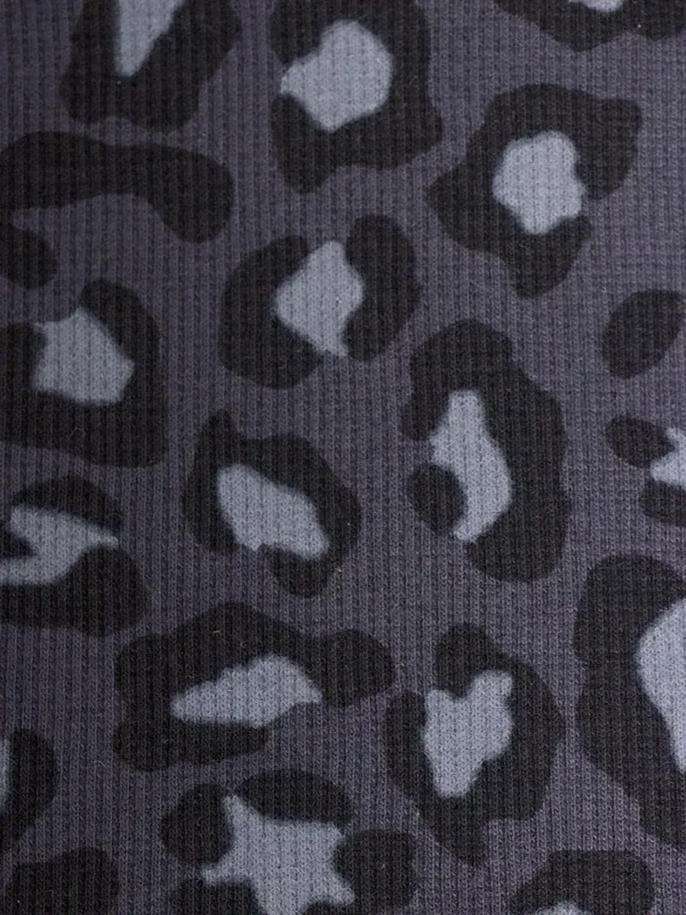 Черный костюм для девочки с шортами бермудами