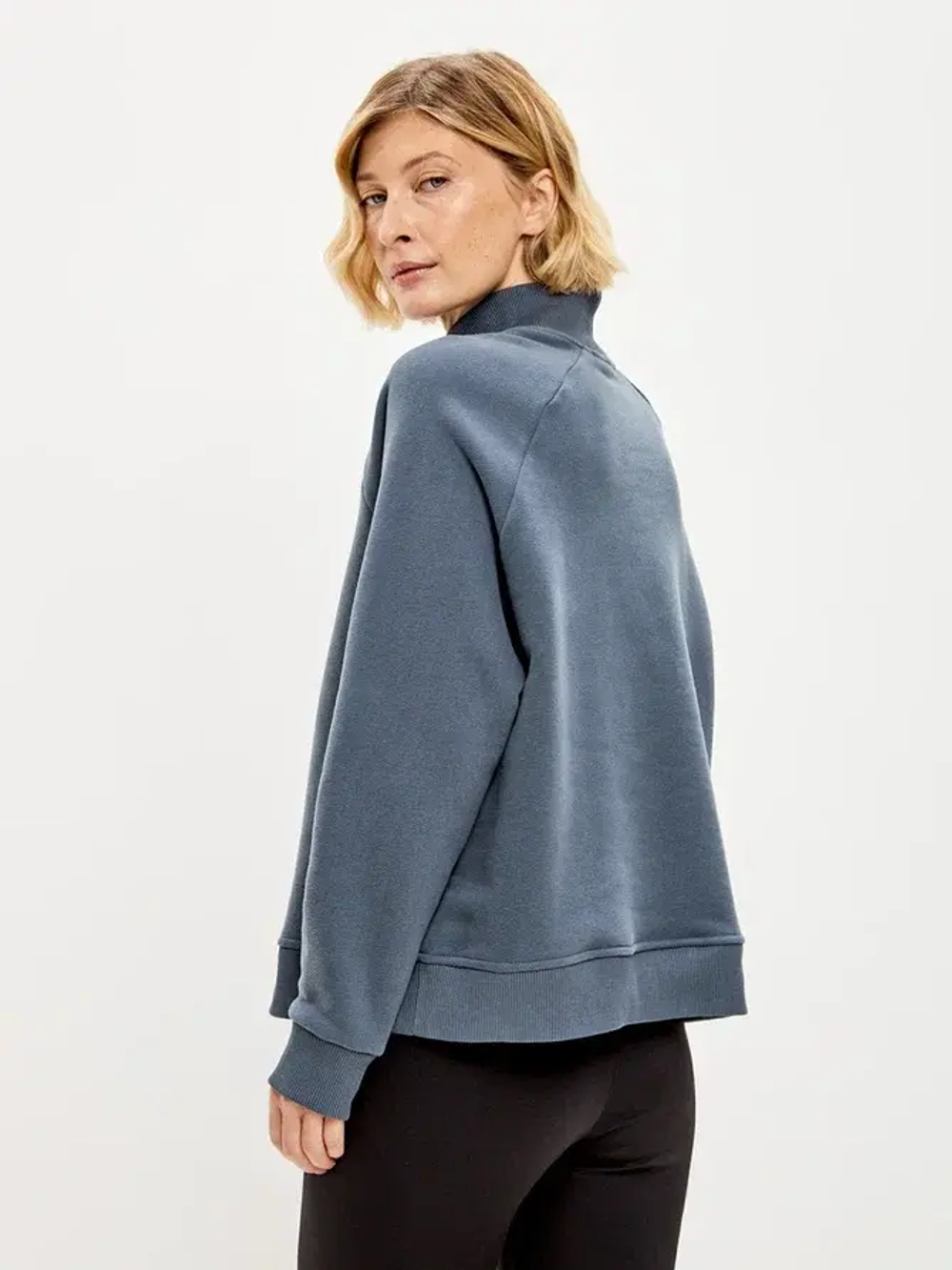 Свитер теплый с воротником свитшот