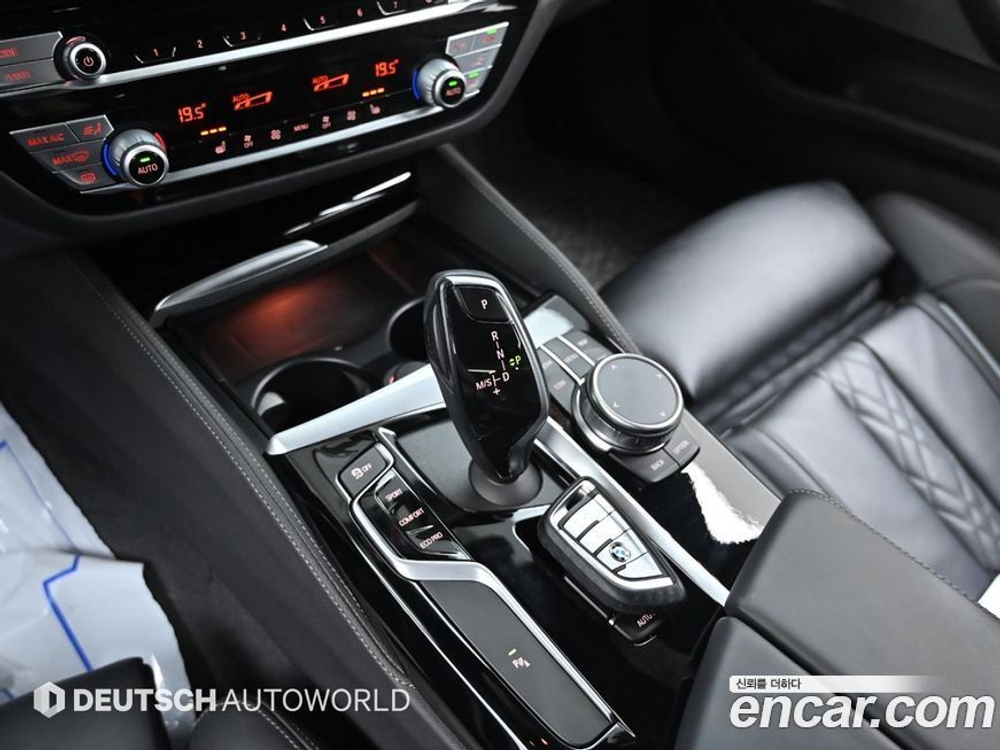 BMW 5 Series (G30) 520i M Sports (07.2020)