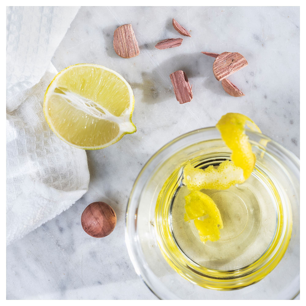 Свеча ароматическая IKEA BUKETTAPEL (БУКЕТТАПЕЛЬ), Бергамот и кедровое дерево, Бледно-зеленый, 45 часов