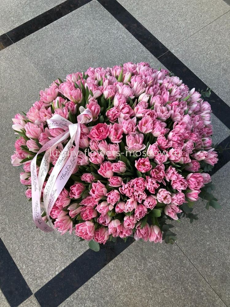 201 светло розовый тюльпан в корзине 1