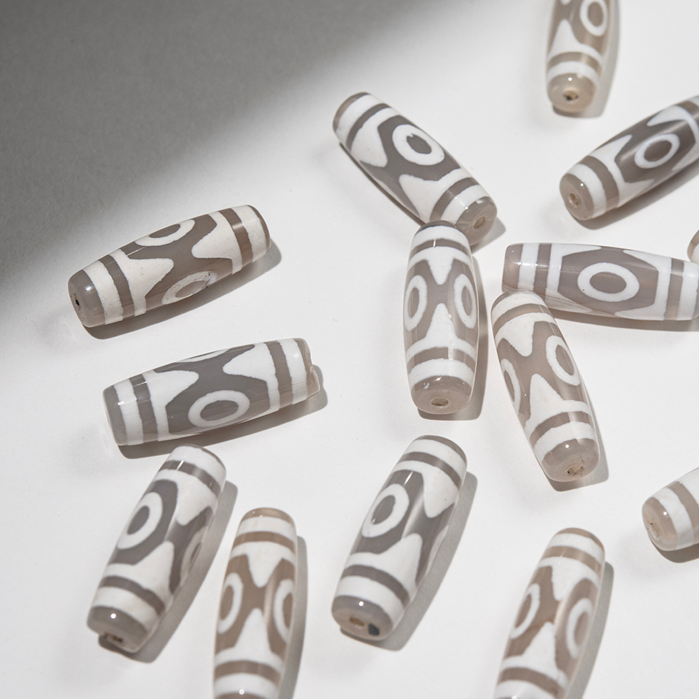 Бусина Дзи "Три глаза" из агата, 29,5*10,5мм, белый