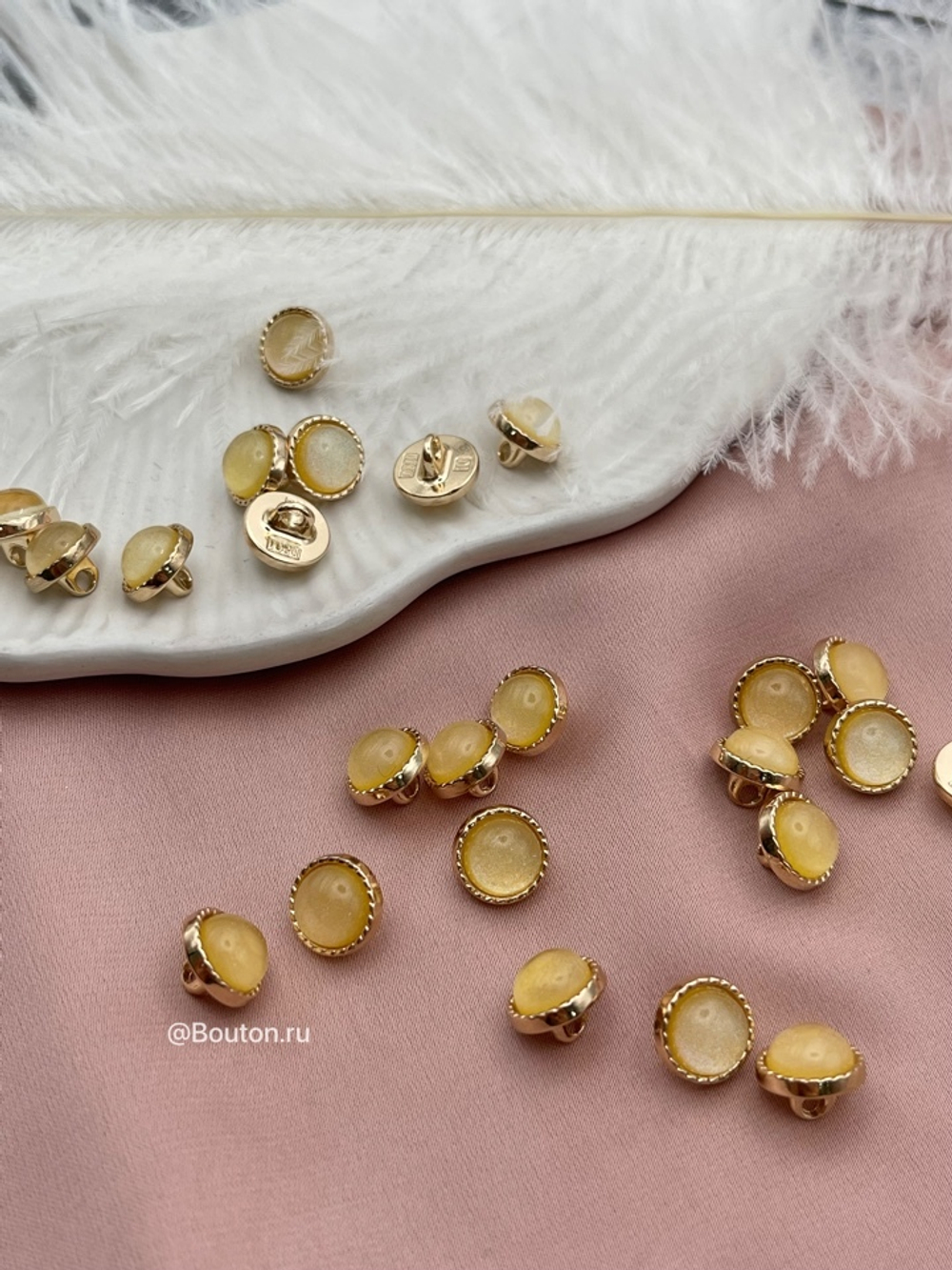 Пуговицы золотистые желтые с блестящими вкраплениями