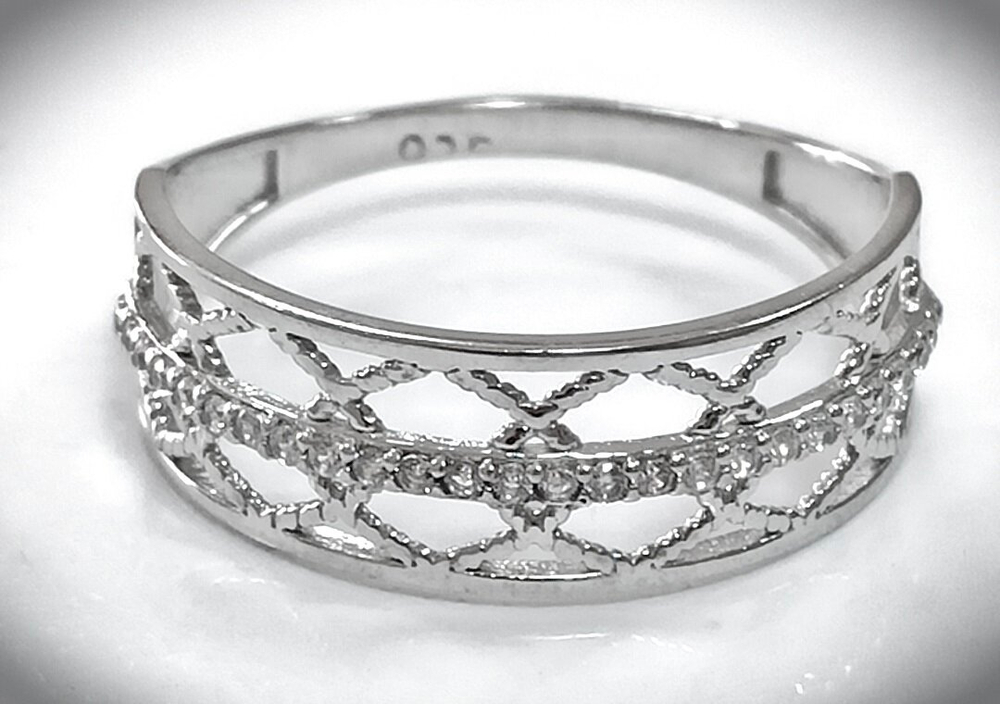 "Эстерелла" - ювелирное кольцо из серебра 925-й пробы