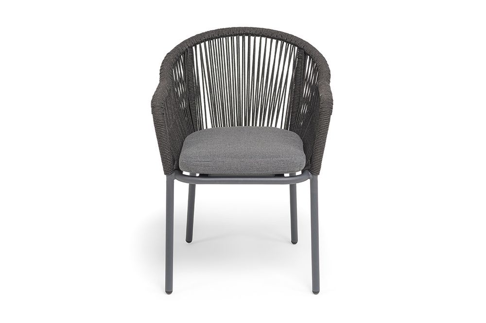 "Лион" стул плетеный из роупа, каркас из стали темно-серый (RAL7024) муар, роуп темно-серый круглый, ткань темно-серая 027