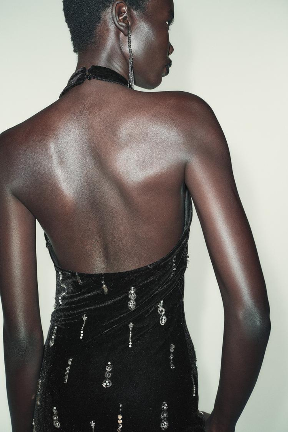 ZARA БАРХАТНОЕ ПЛАТЬЕ МИДИ С БУСИНАМИ, ЧЕРНЫЙ