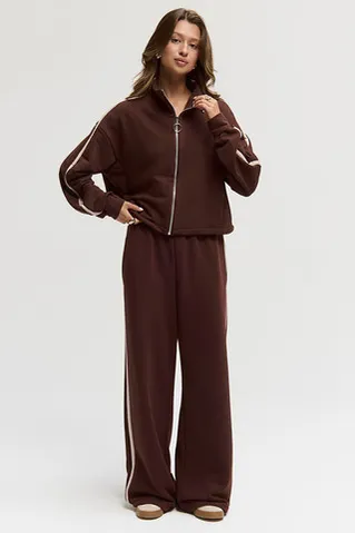 Олимпийка на молнии с лампасами шоколадного цвета