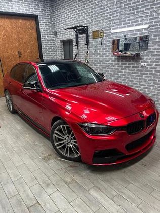 BMW в красную виниловую пленку Carbins Metallic Red SP05