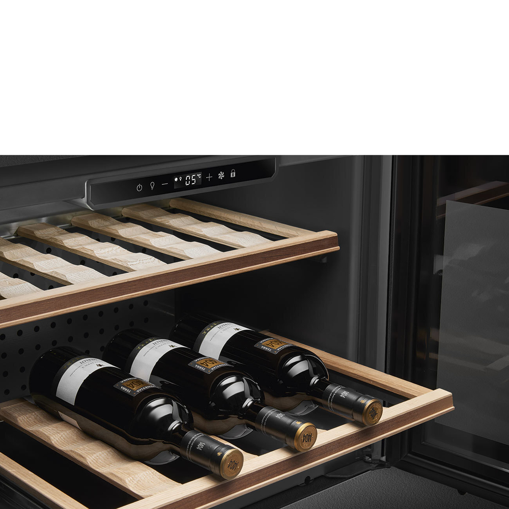 Холодильный шкаф для вина встраиваемый Smeg CVI121B3