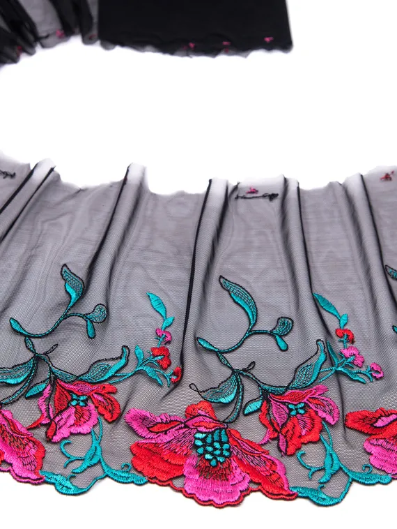 05-104 Вышивка на эл. сетке 20 см, черный/красный/розовый/ментол (левая)