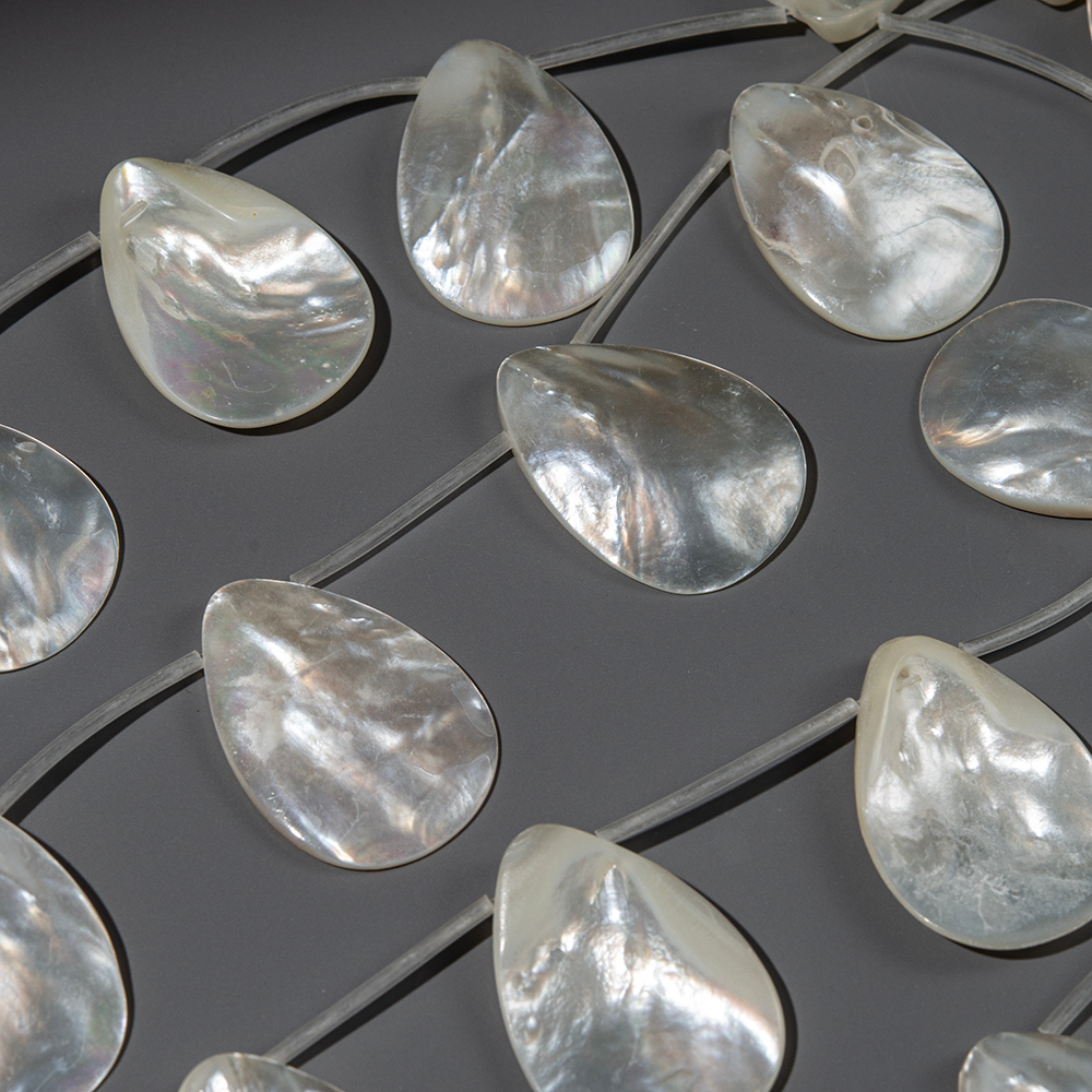 Капля из перламутра морских ракушек, 25*35мм, белый