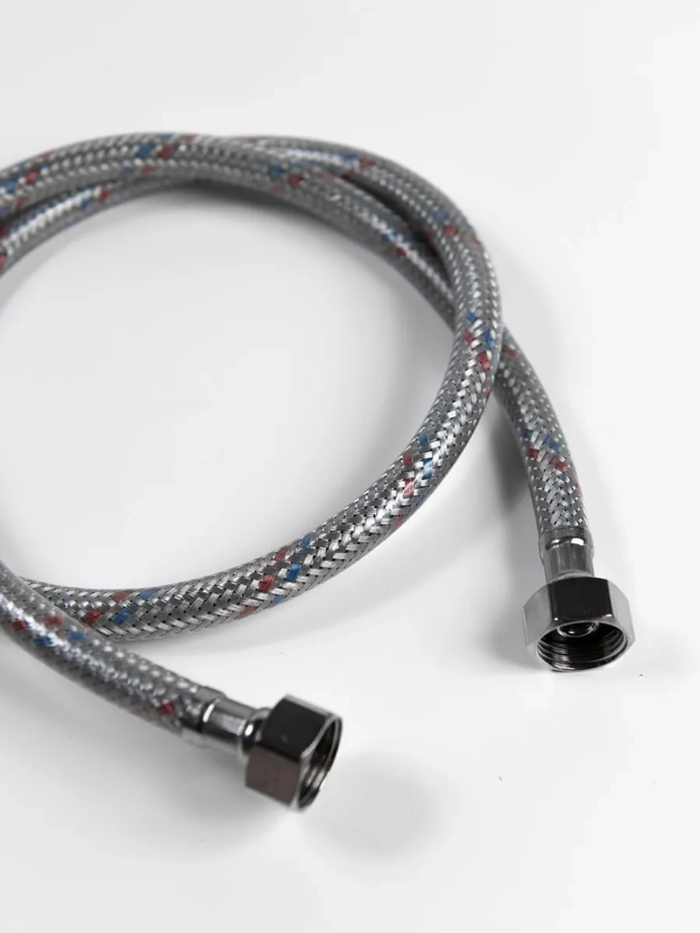 Гибкая подводка для воды в ПВХ оболочке 1/2" гайка-гайка 60 cм с ключом, 10128