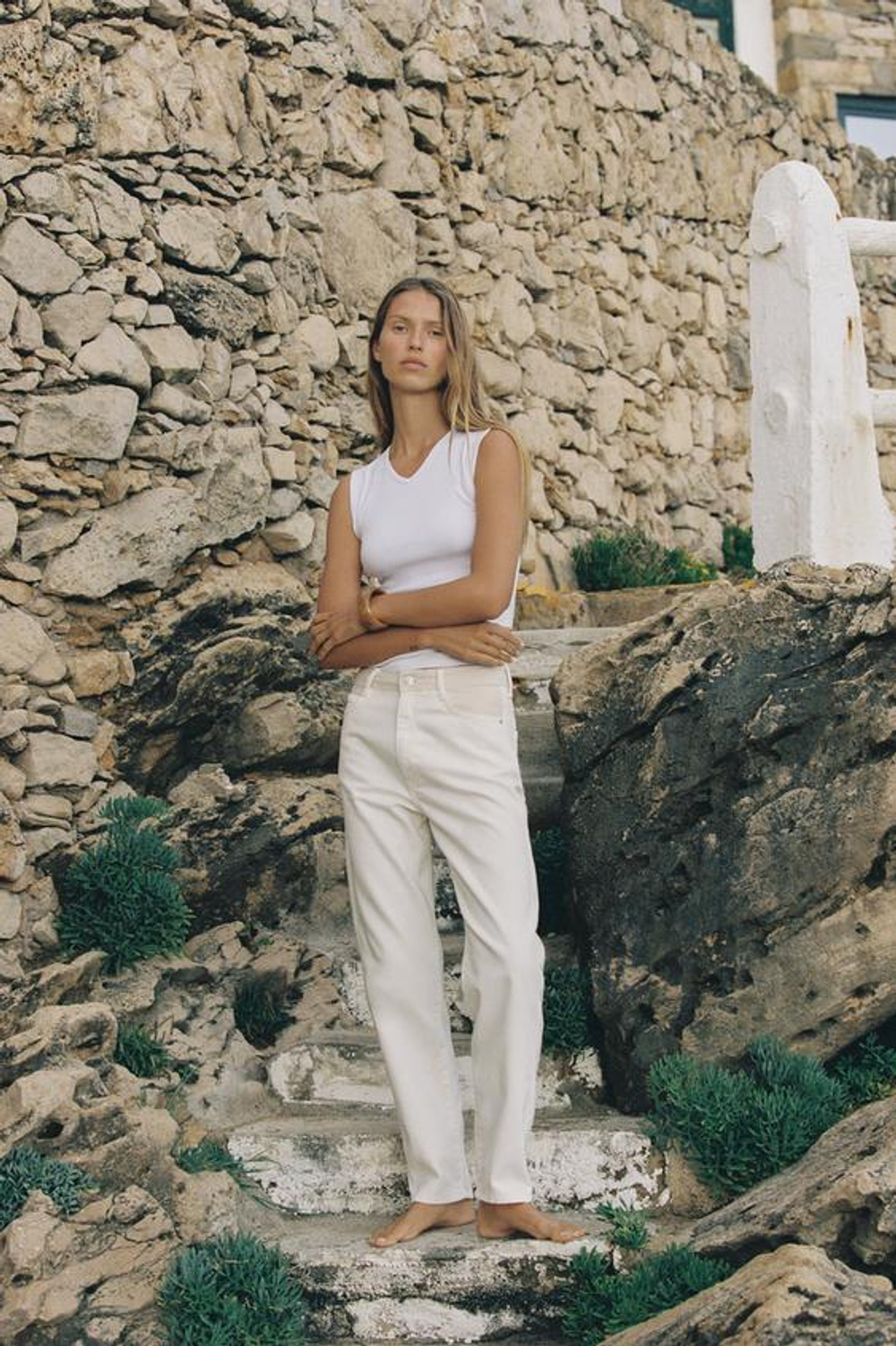 ZARA ДЖИНСЫ Z1975 MOM FIT С ВЫСОКОЙ ПОСАДКОЙ И КОНТРАСТНЫМ ПОЯСОМ, ЭКРЮ