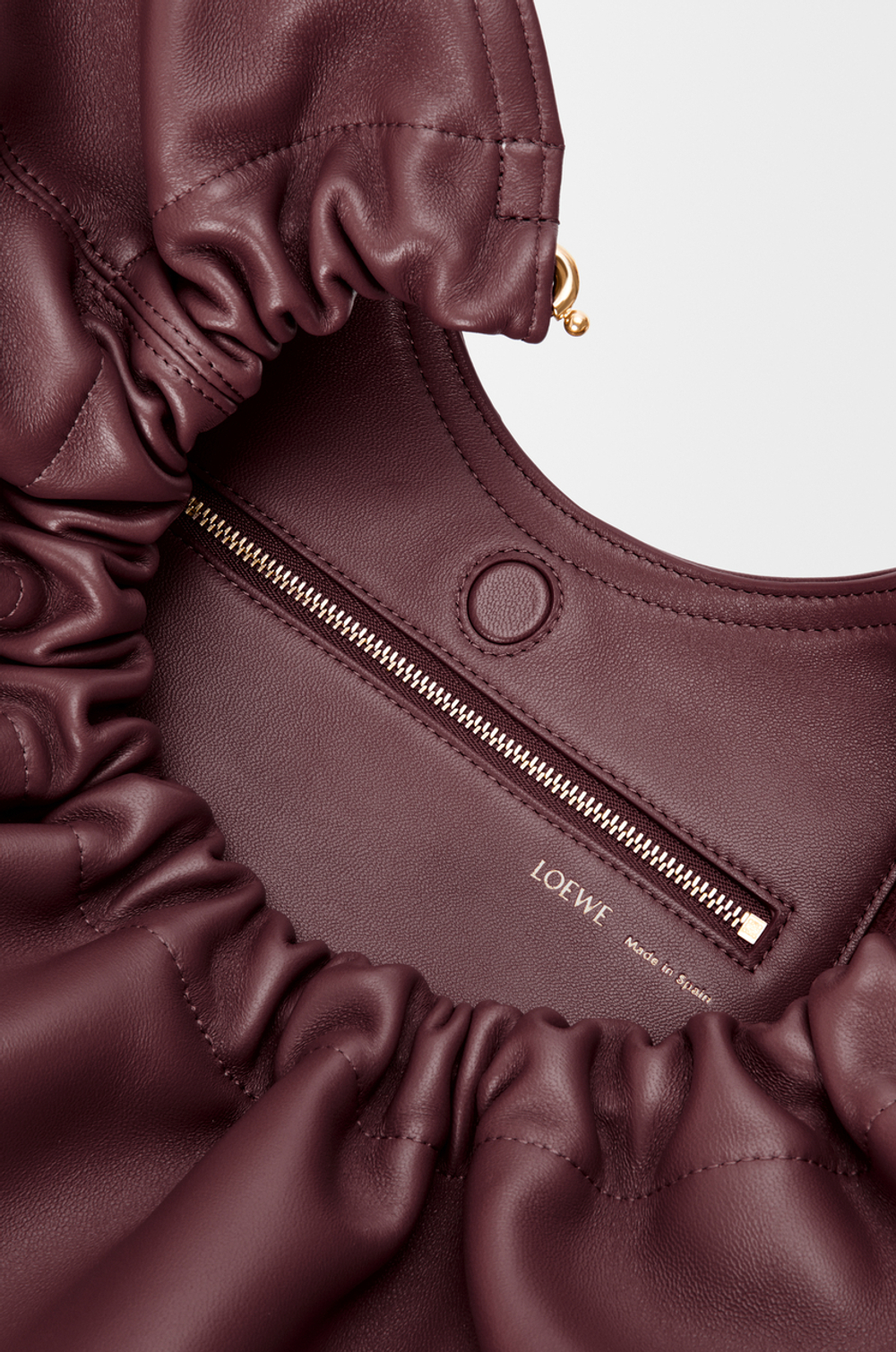 Loewe Средняя сумка-мешок Squeeze из мягкой кожи ягненка наппа, бургунди