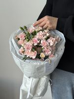 Моно букет из кустовых диантусов в нежно розовом оттенке 15 шт