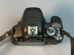 Canon 650D kit 18-55mm 3.5-5.6 IS II 12.000 кадров