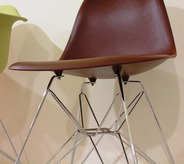 стул eams dsr коричневый