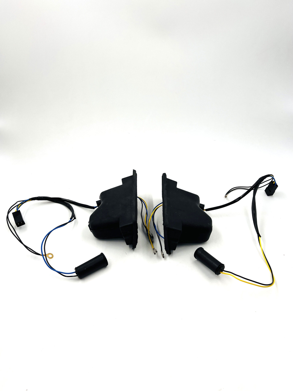 Чехол (кожух) подфарника ВАЗ 2103, 2106 с проводами 2 шт