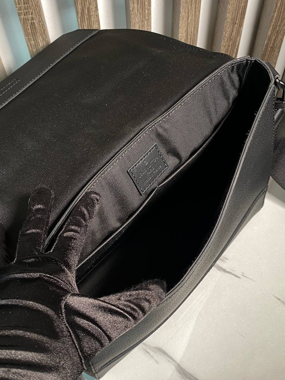 Сумка-мессенджер Louis Vuitton