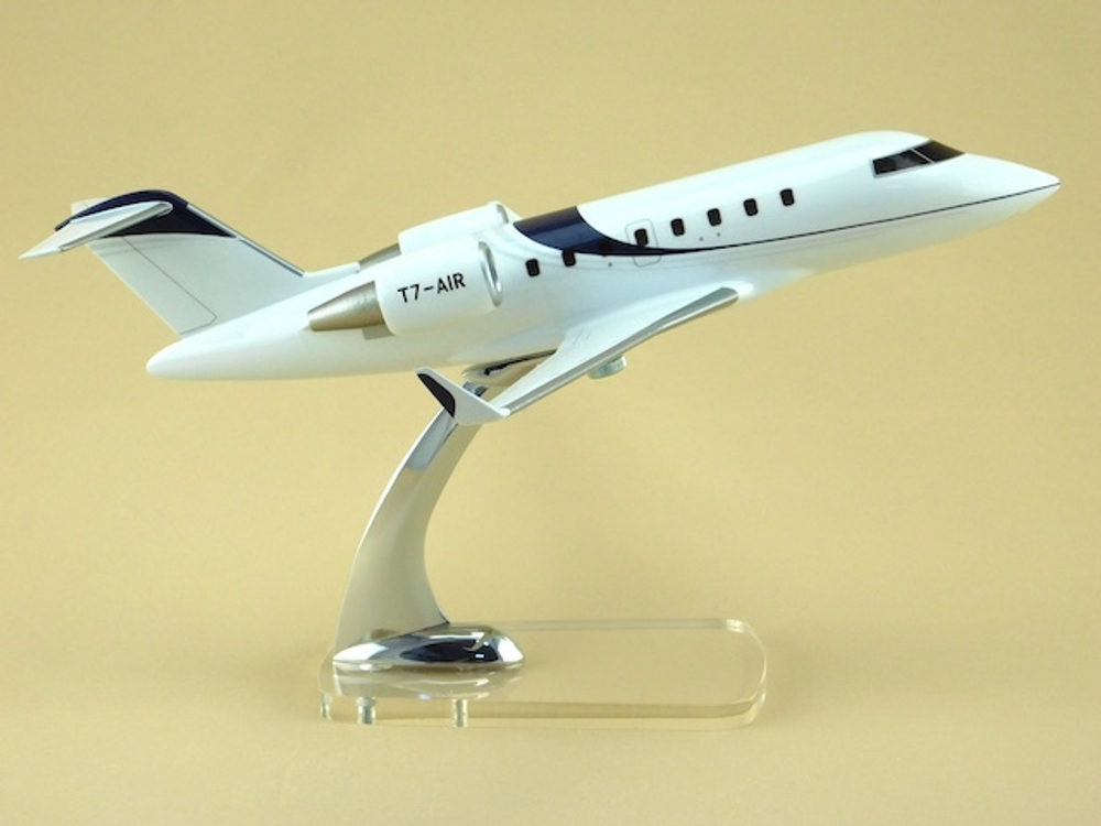 Модель самолета Challenger 605 (М 1:72, T7-AIR)