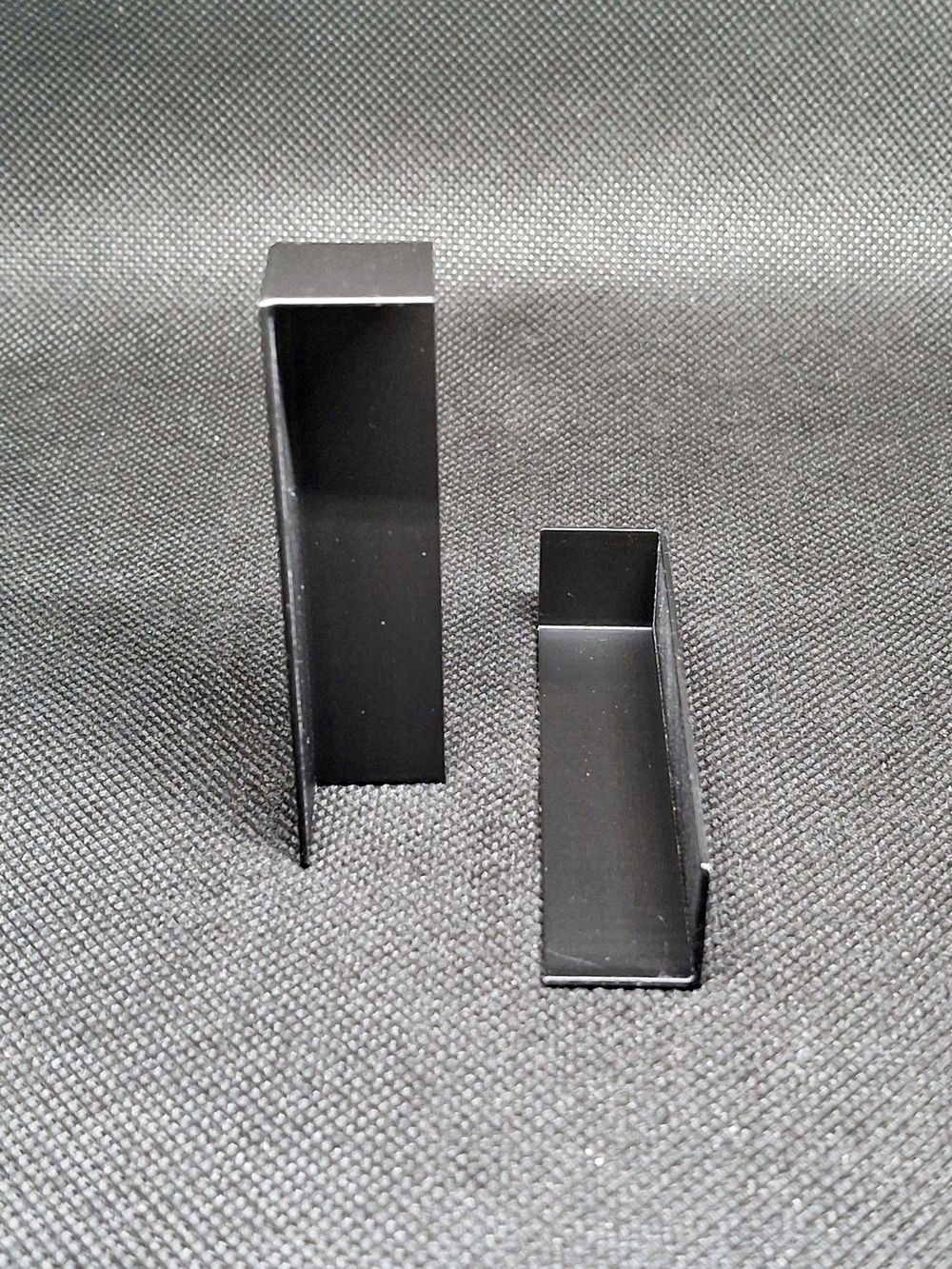 Заглушки торцевые для плинтуса 70x14 мм (Черный, правая и левая)