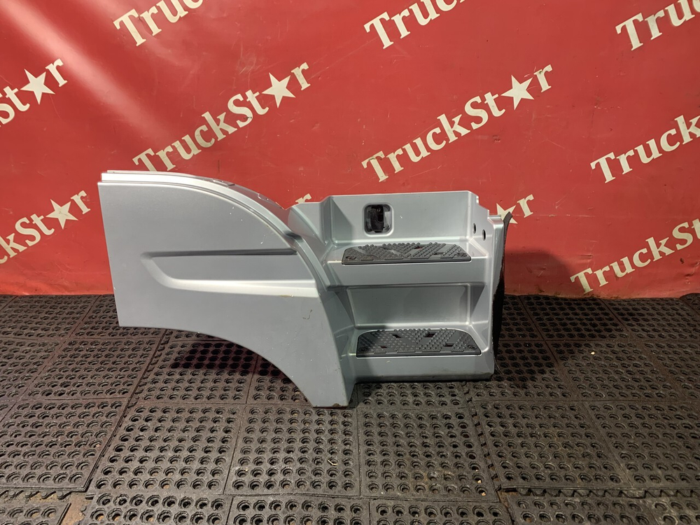 Корпус подножек правый 2023г.