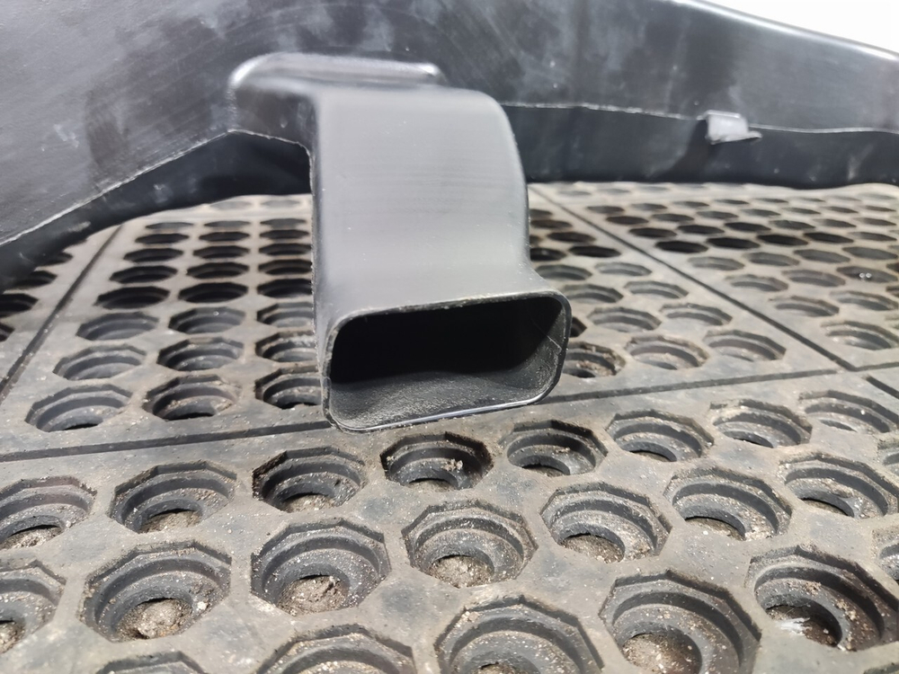 Воздуховод отопителя 2023г