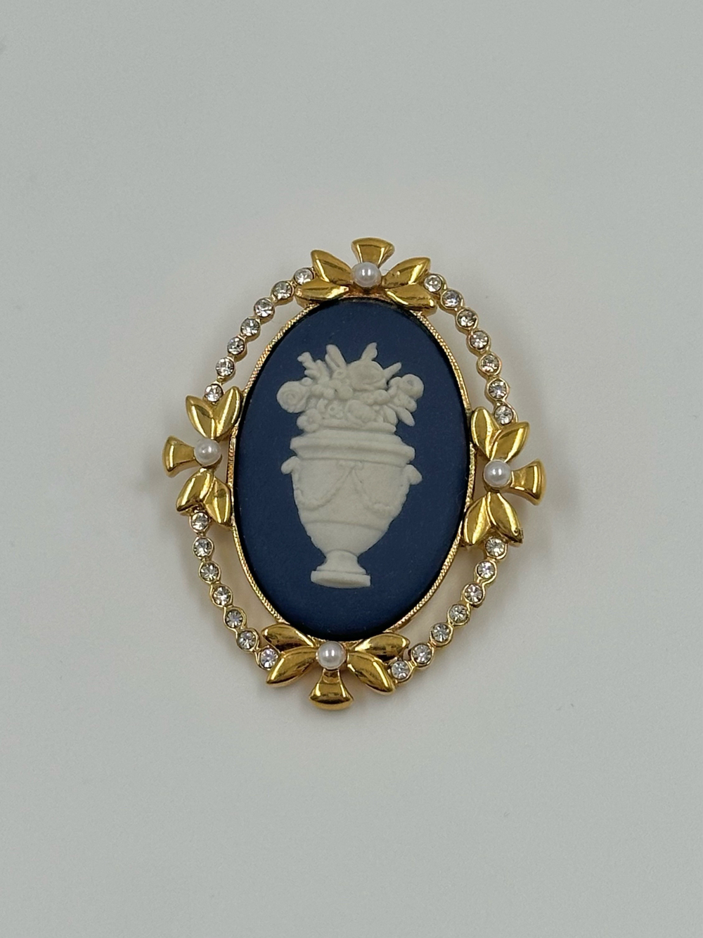 Брошь Wedgwood синяя