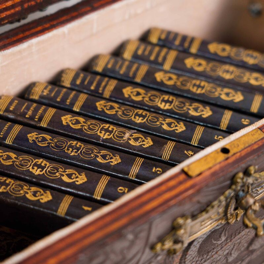 Антикварное издание: «Abrégé De L’histoire Universelle