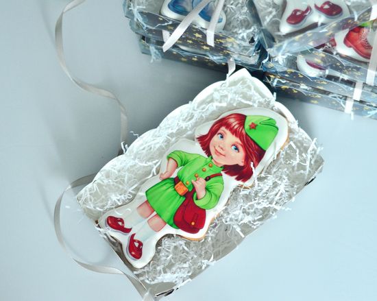 Пряник в коробочке на 23 февраля «девушка в пилотке»