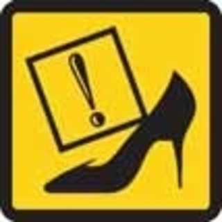 Наклейка желтый квадрат " ! - Начинающий Водитель (туфля)" (желтый фон, черный цвет) 07467