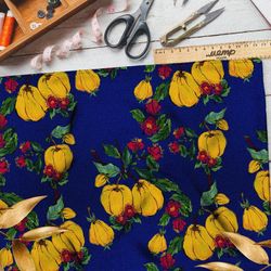 Ткань мембрана айва спелая с листьями