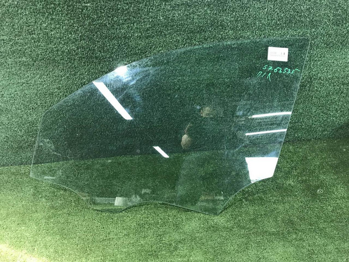 Стекло двери переднее Mercedes GLC X253 (15-22)