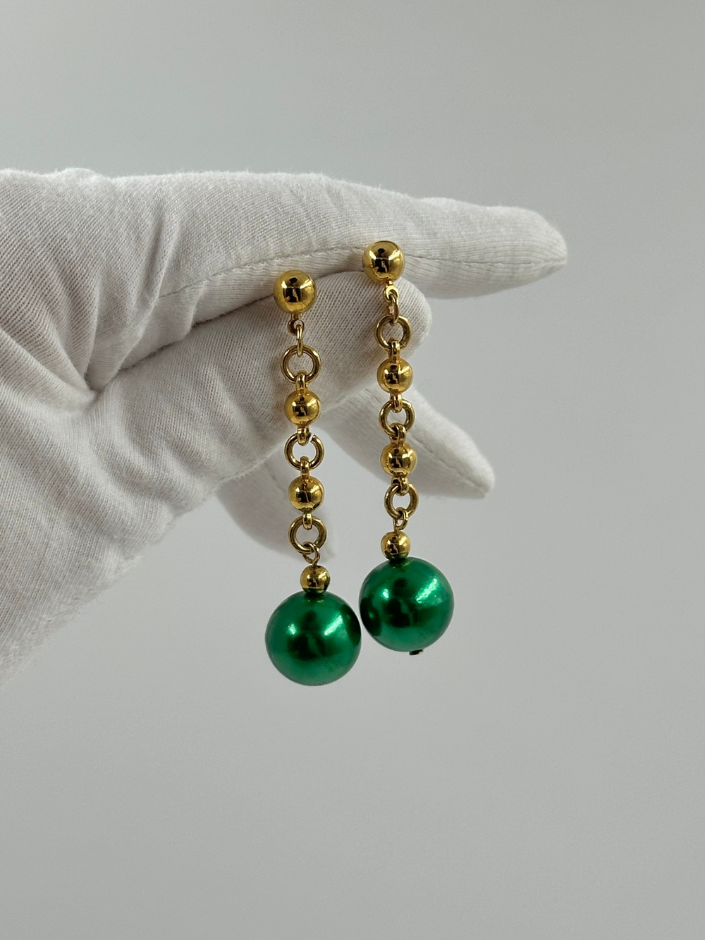 Серьги с зелеными бусинами
