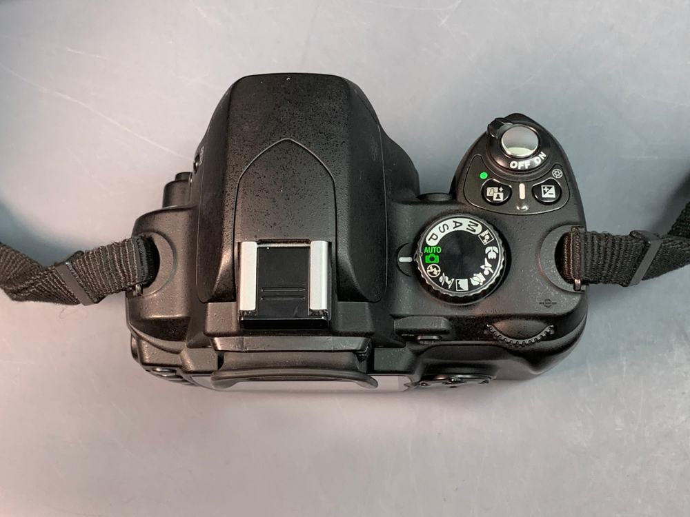 Nikon D60 Kit 18-55mm 2030 кадров