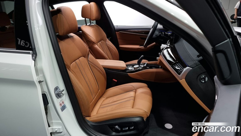 BMW 5 Series (G30) 520i M Sports (09.2021)