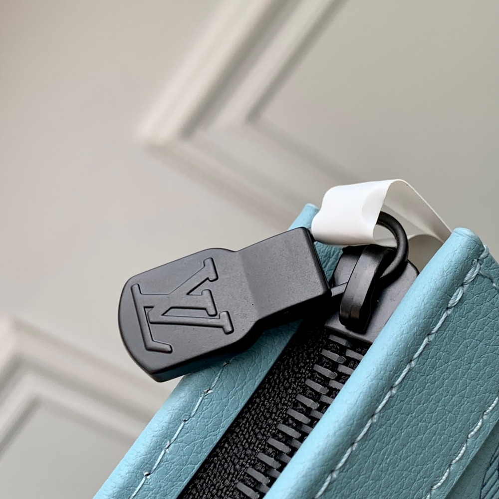 Louis Vuitton Pochette Voyage MM