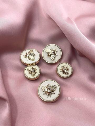 Пуговицы Гучч. Пчела молочная