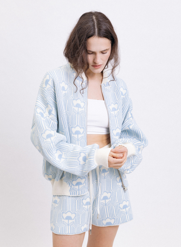 Бомбер с цветочным орнаментом