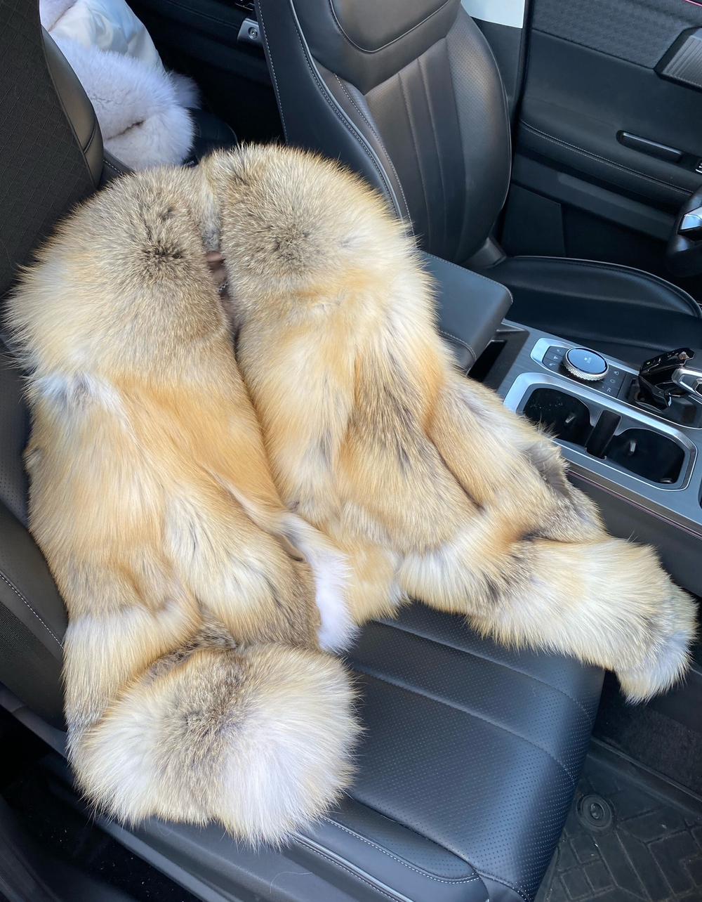 Полушубок из лисы Golden fox с английским воротником