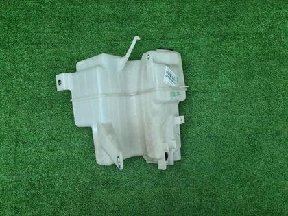 Бачок омывателя Toyota Camry xv70 (2017-н.в.)