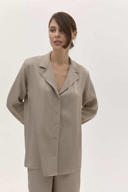 Струящаяся рубашка, базовая рубашка, белая рубашка, черная рубашка, шелковая рубашка, рубашка для сна, элегантная рубашка, роскошная рубашка, мягкая рубашка для сна, стильная струящаяся рубашка, женская домашняя одежда, соблазнительная домашняя одежда, домашняя одежда из шелка, классическая базовая рубашка, модная белая рубашка, премиум черная рубашка, утонченная шелковая рубашка, комфортная рубашка для сна, шикарная элегантная рубашка, роскошная ночная рубашка, свободная рубашка, рубашка с длинным рукавом, бежевая рубашка, бежевая женская рубашка, бежевая шелковая рубашка.